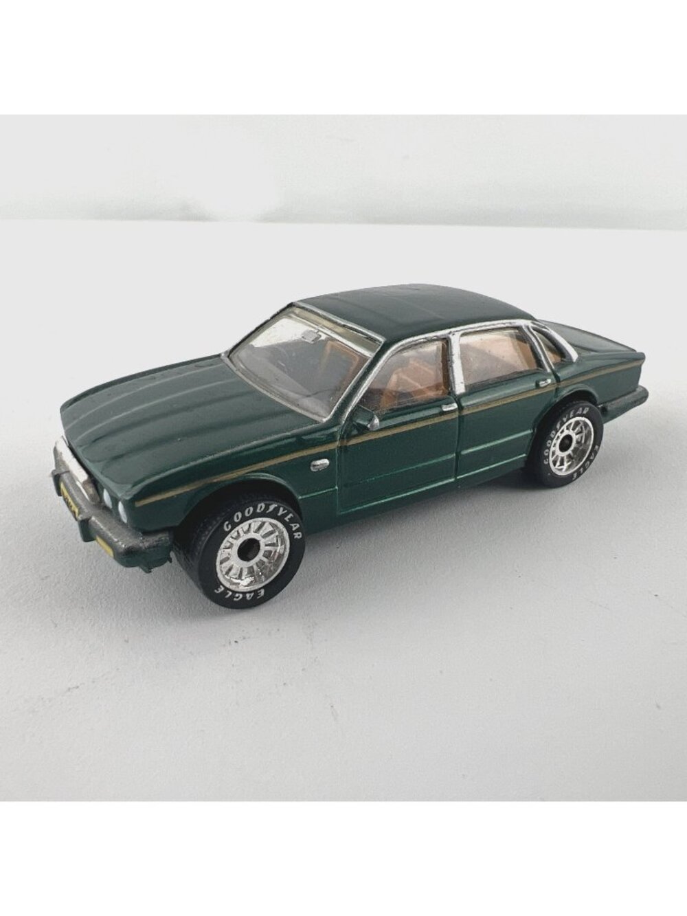 Vintage 1991 Matchbox Ultra Premiere Diecast 1:64 Jaguar XJ6 Dark Green Sedan NM